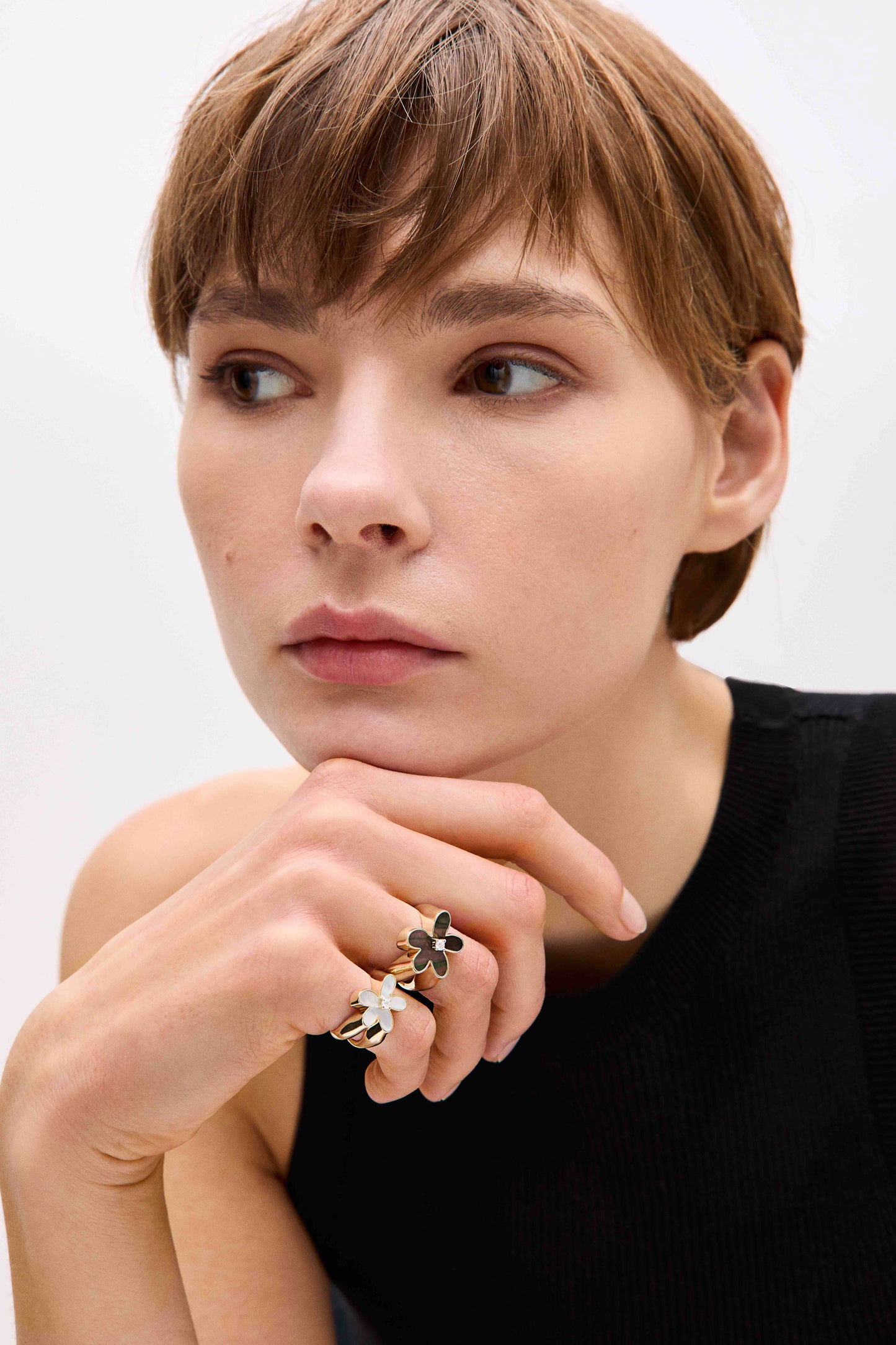 Flower Ring with Mother of Pearl and Diamond