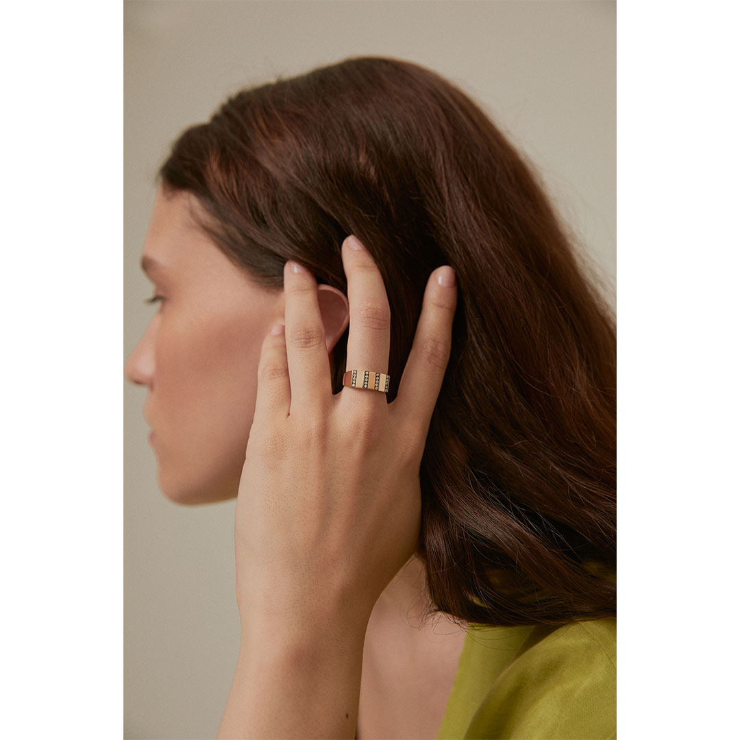 Geometric Ring Medium with Diamonds