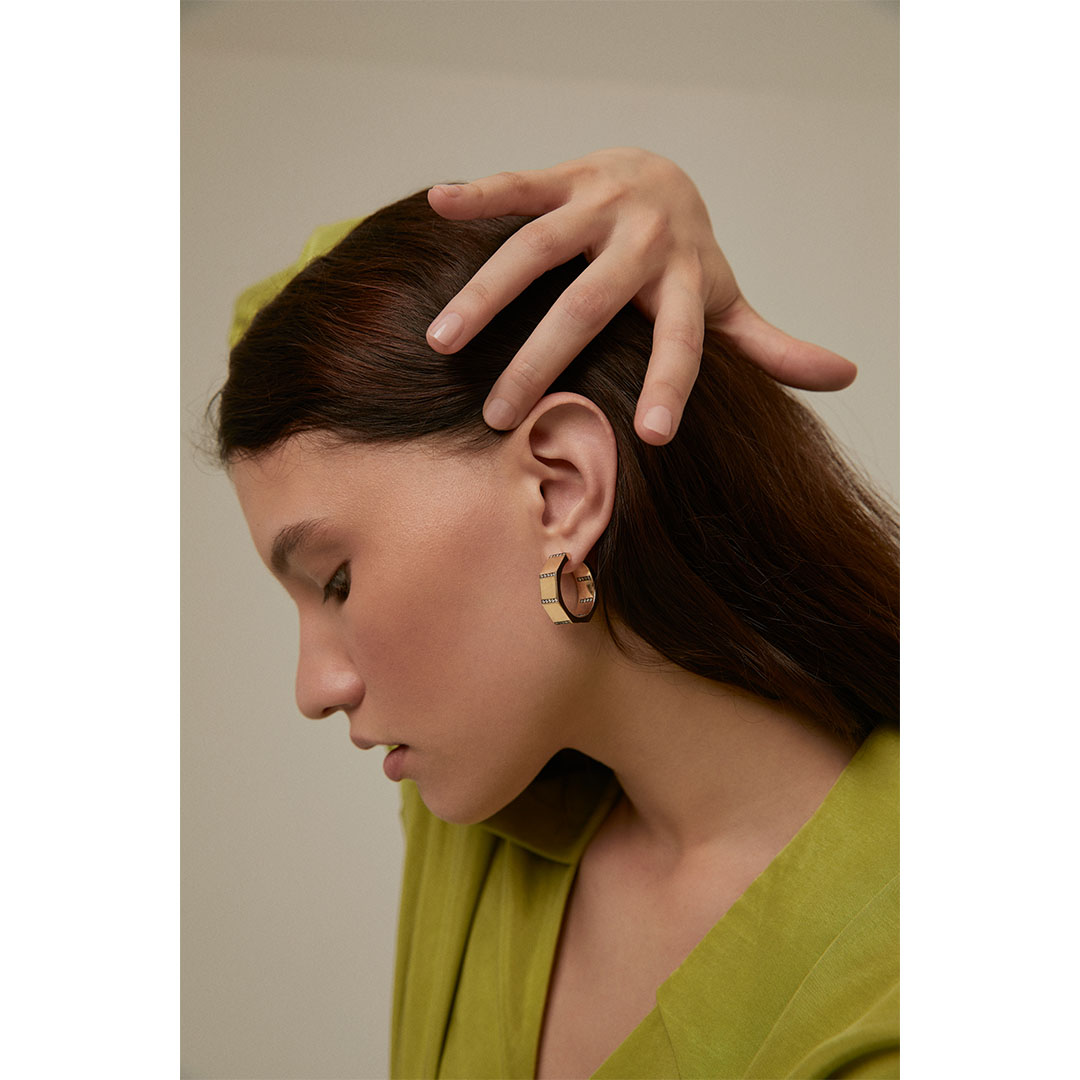 Geometric Hoops with Diamonds